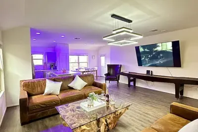 Image de Modern 3br Home • Sleeps 10 • Pool • Near Cota & Austin