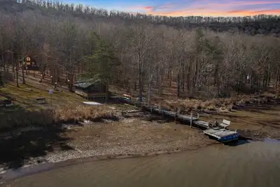 Image de Lakefront w Water Toys, Deck, Fire Pit & Grill