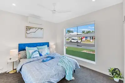 Image de 4 bedrooms, 3 bathrooms，parking space-house