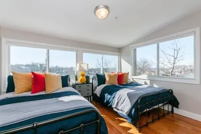 Image de Tasteful & Luminous Refuge | Near T