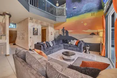 Image de Galactic 7-Bedroom Villa 3 Miles to Disney Star Wars Galaxy Edge