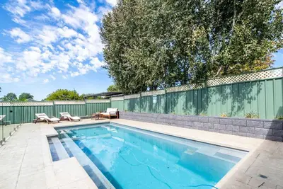 Image de Cypress Point - Pool Entertainer, Pets Allowed