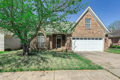 Image de 2 Mi to Shelby Farms: Charming Family Home w/ Yard