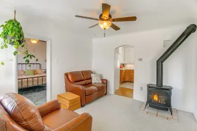 Image de 2 Mi to Snake River: Quaint Farmhouse w/ Patio!