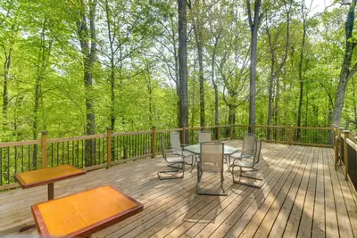 Image de Stay & Play in Charlotte: Family Home w/ Deck