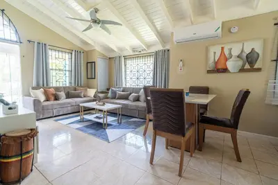 Image de Charming 2br home in Rosevale Estate with Ac, WiFi & all essential appliances.
