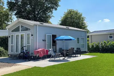 Image de Petite maison compacte à Voorthuizen avec terrasse