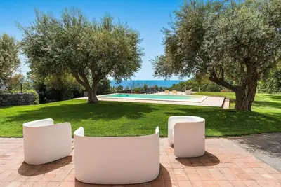 Image de Villa à Milo avec 6 chambres à coucher, 12 couchages