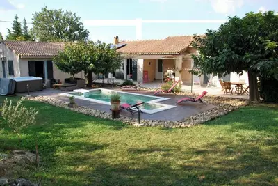 Image de Très jolie maison de vacances avec piscine et Jacuzzi,