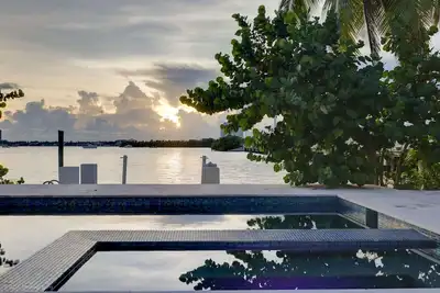 Image de Miami Stunning Waterfront Villa Escape