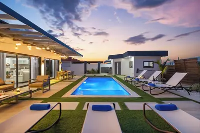 Image de Modern 3br - 1 Min to Beach, Pool, Prime location!