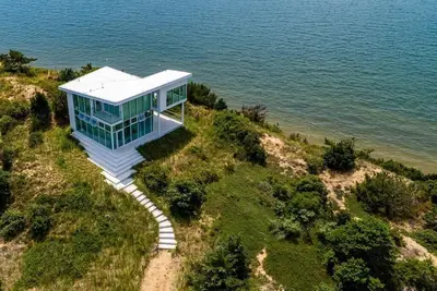 Waterfront, Hot Tub, Sauna, Private Beach!