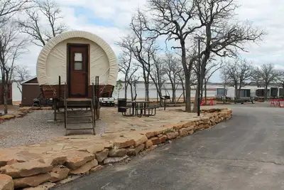Image de Wagon 1 - Cozy & Stylish West Wagon | Rustic Charm & Open Space