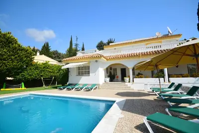 Image de Spacious 7-bedroom villa with Ac, WiFi in delightful Las Lagunas de Mijas