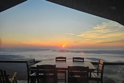 Image de 4 bedroom cabin with breath taking mountain top views, close to off road trails.