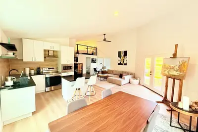 Image de Brand new, Charming 1 bedroom and open loft-bedroom-cottage in peaceful Houston