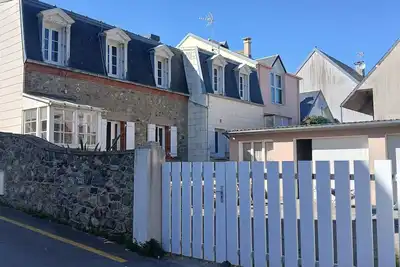 Image de Villa Les Papillons située près de la mer(50m) et du centre Coutainvillais