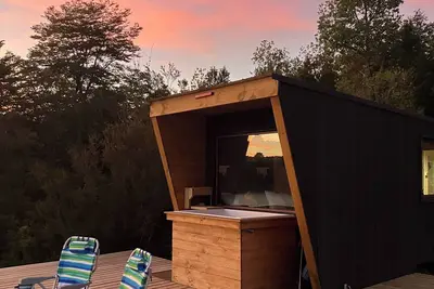 Image de TinyHouse in the middle of the forest and on the seashore