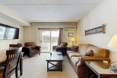 Image de Mountainside condo w/ pool, gym & rec room:  walk to ski lift & town