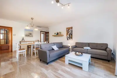 Image de Sa Coromina Apartment - 1 min to Beach and Restaurants.