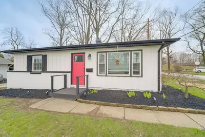 Image de Walk to Marina: Home w/ Hot Tub in Mentor!
