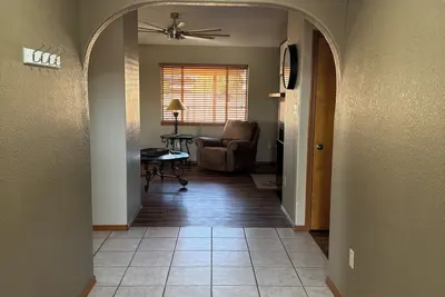 Image de Fully Furnished 3 Bed, 2 Bath Home. All Utilities Included! Move-in ready!