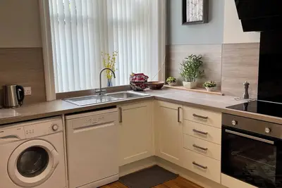 Image de Cosy & spacious terraced house. Family & dog friendly