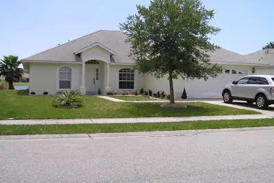 Image de Luxurious 3 Bedroom Villa - central position to lake