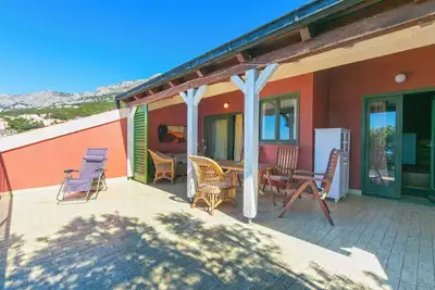 Apt Stipe-top floor apt with panoramic views