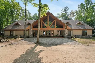 Image de Bears Den Lodge at Camp Tanuga - 150 acres on Manistee Lake - Kalkaska, Mi