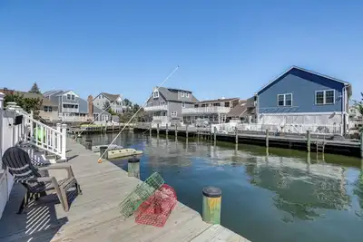 Image de Walk to Beach: Waterfront Mantoloking Gem w/ Deck!
