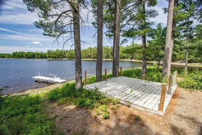 Image de Serene Lakefront Retreat - 3 bedroom, pet-friendly, private, boat access