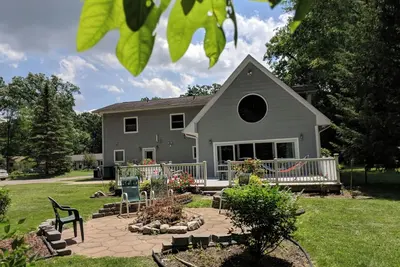 Image de Detroit Airport Home - Spacious 5-Bedrooms, Game Room, Fire pit!