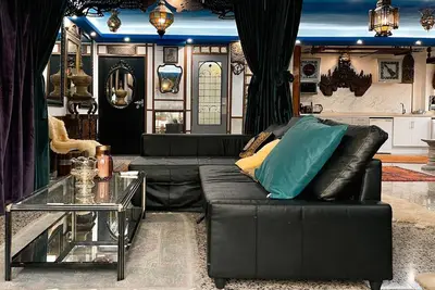 Image de King`s Lear | Massage Chair | Cinema | Mountains