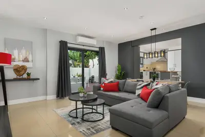 Image de Luxury Sea Point Retreat with Pool and Bbq