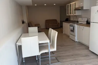 Image de Cozy 2-Bed, 1-Bath Retreat in Westwood Coquitlam – Your Perfect  Getaway! \"