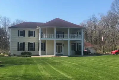 Image de Indiana Dunes Getaway on 2 acres! Truly unique 4 Bedroom, 4 Bath home!