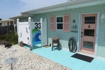 Image de Relax, Refresh, Enjoy this 2 bedroom cottage 2 blocks to Beautiful Laguna Beach\n\n