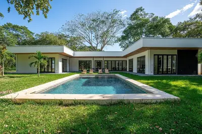 Image de Incredible home with private pool