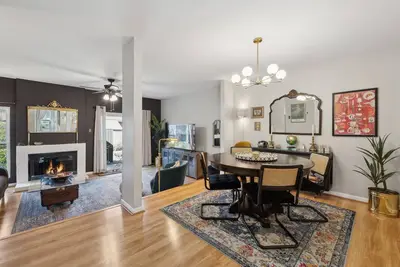 Charming 2-Bedroom Renovated Condo in beautiful Midlothian with Ac, Wi-Fi