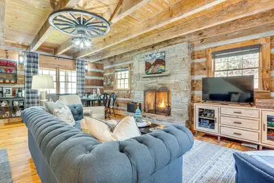 Image de Hot Tub, Fire Pit & Creek Access: Whittier Cabin!