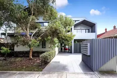 Image de 15 minutes to Melbourne Cbd and 10 minutes Williamstown beach.