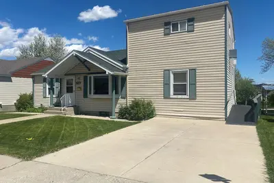 Image de Large home by Carroll Great Northrn Downtown & Civic Center, family/pet friendly