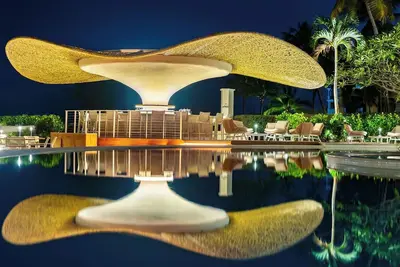 Image de Breathtaking Ocean Views with Pool, Gourmet Dining, and Beachfront Relaxation