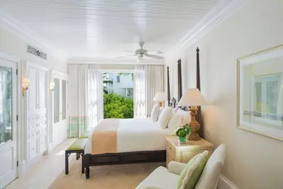 Image de 2-Br Deluxe Ocean Front Suite at The Palms – Onsite Pool & Beach Access