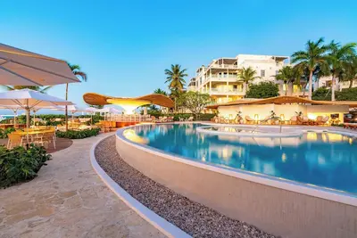 Image de Discover Island Luxury with Pool, Gourmet Dining, and Unbeatable Ocean Views