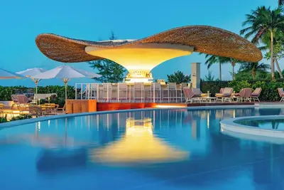 Image de Tropical Paradise Awaits with Private Pool, Gourmet Dining, and Ocean Views