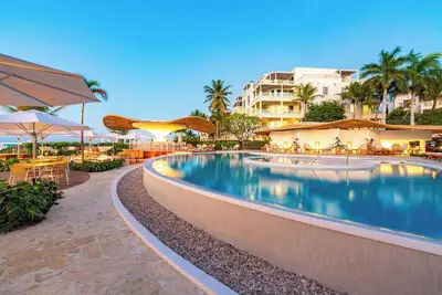 Image de Ultimate Island Getaway with Pool, Gourmet Dining, and Stunning Beach Views