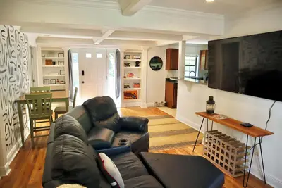Image de Newly Updated! Perfect location, fast WiFi, rate discounts!