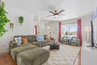 Image de Spacious 4bd - Backyard Bbq, Fire Pit & Mini Golf